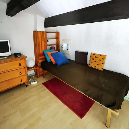 Mitoyenne Calme Avec Piscine Et Parking, Proche Pour 6 Personnes - Fr-1-607-28