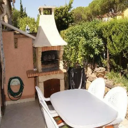 Villa Mitoyenne Calme Avec Piscine Et Parking, Proche Pour 6 Personnes - Fr-1-607-28