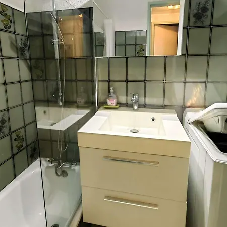 Willa Mitoyenne Calme Avec Piscine Et Parking, Proche Pour 6 Personnes - Fr-1-607-28