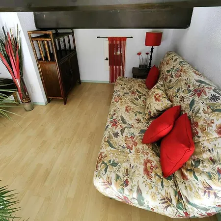 Villa Mitoyenne Calme Avec Piscine Et Parking, Proche Pour 6 Personnes - Fr-1-607-28 *