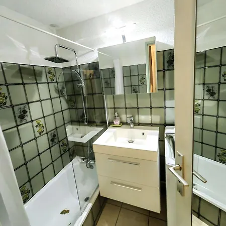 Mitoyenne Calme Avec Piscine Et Parking, Proche Pour 6 Personnes - Fr-1-607-28 *