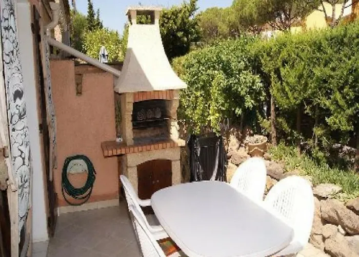 Villa Mitoyenne Calme Avec Piscine Et Parking, Proche Pour 6 Personnes - Fr-1-607-28