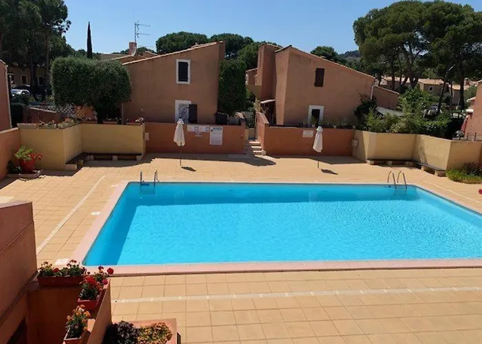 Mitoyenne Calme Avec Piscine Et Parking, Proche Pour 6 Personnes - Fr-1-607-28 *