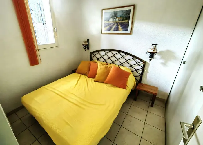 Mitoyenne Calme Avec Piscine Et Parking, Proche Pour 6 Personnes - Fr-1-607-28 * Agde