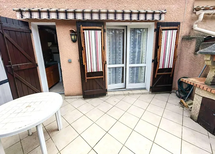 Mitoyenne Calme Avec Piscine Et Parking, Proche Pour 6 Personnes - Fr-1-607-28