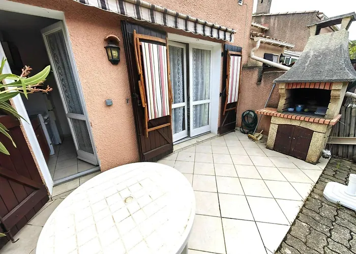 Mitoyenne Calme Avec Piscine Et Parking, Proche Pour 6 Personnes - Fr-1-607-28 Villa