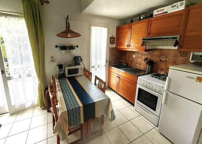 Mitoyenne Calme Avec Piscine Et Parking, Proche Pour 6 Personnes - Fr-1-607-28 Villa *
